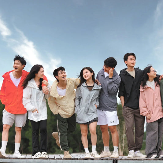 "Must-Have Items" Cho Mọi Chuyến Đi: Áo Khoác Gió Gọn Nhẹ và Sơ Mi Linen - YaMe.vn