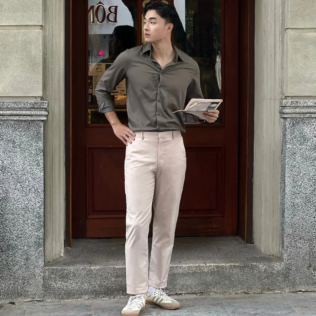 Outfit công sở: cách mặc sơ mi không bị “nhàm”
