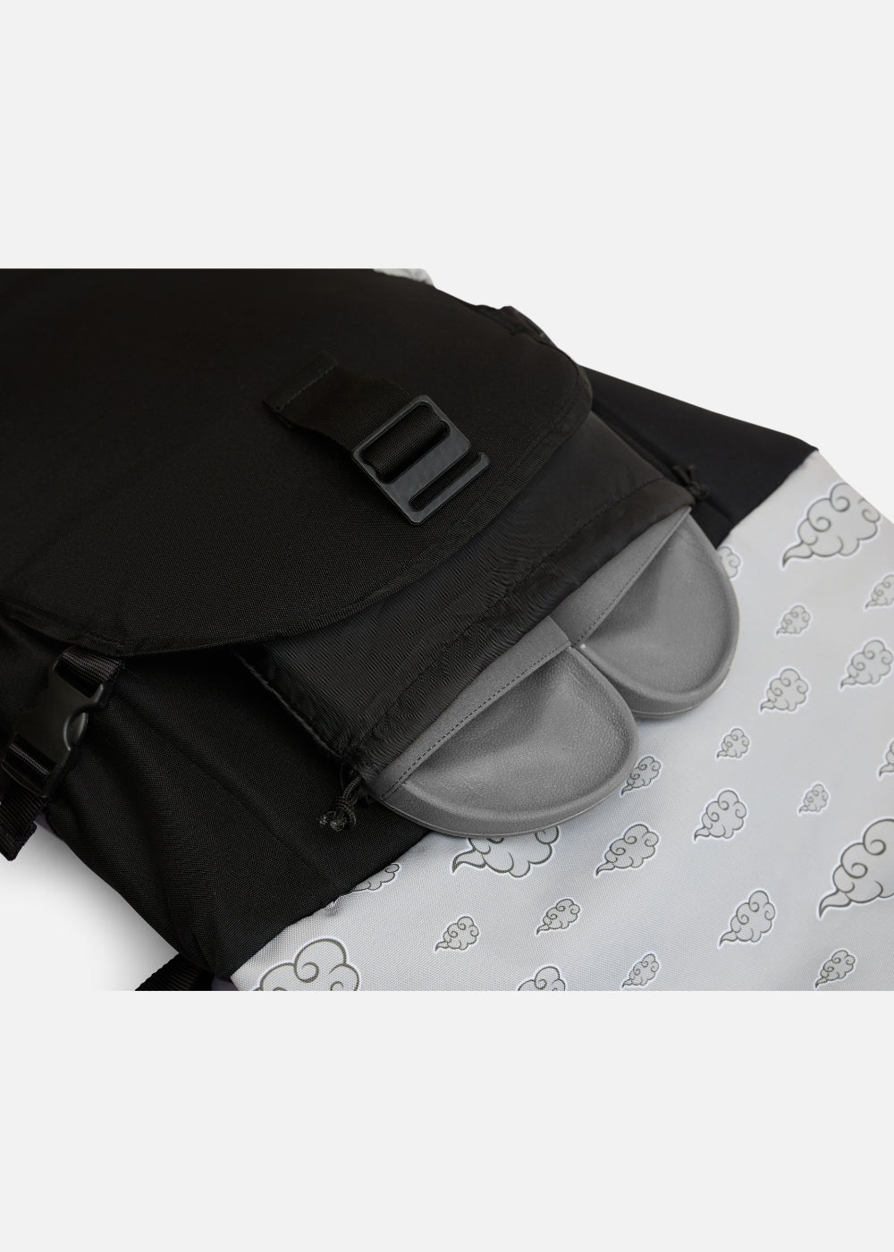 Balo Essential Họa Tiết Rolltop Niều Ngăn Dragon Ball Z 33 Đen Be