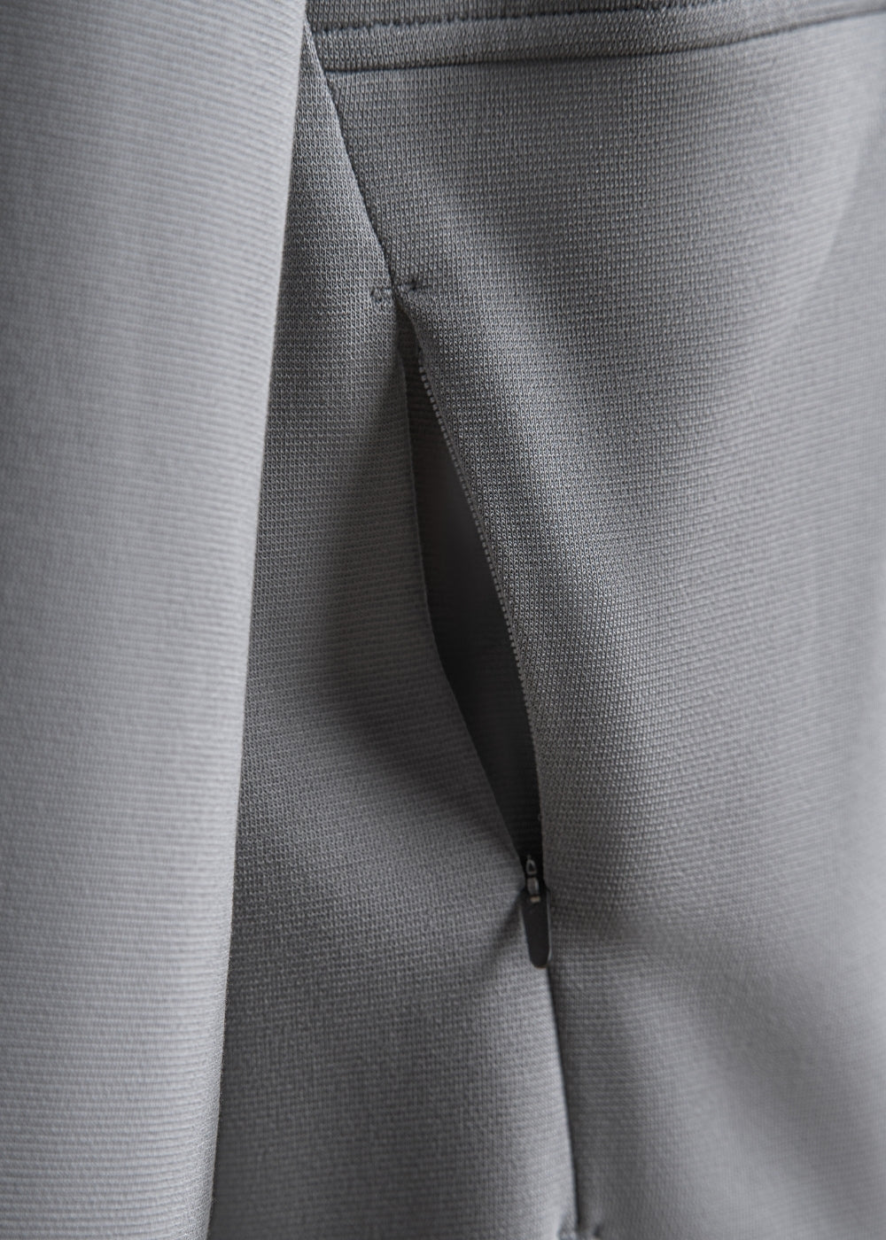 Áo Khoác Hoodie Mịn Mát Ít Nhăn The Minimalist 024 Xám