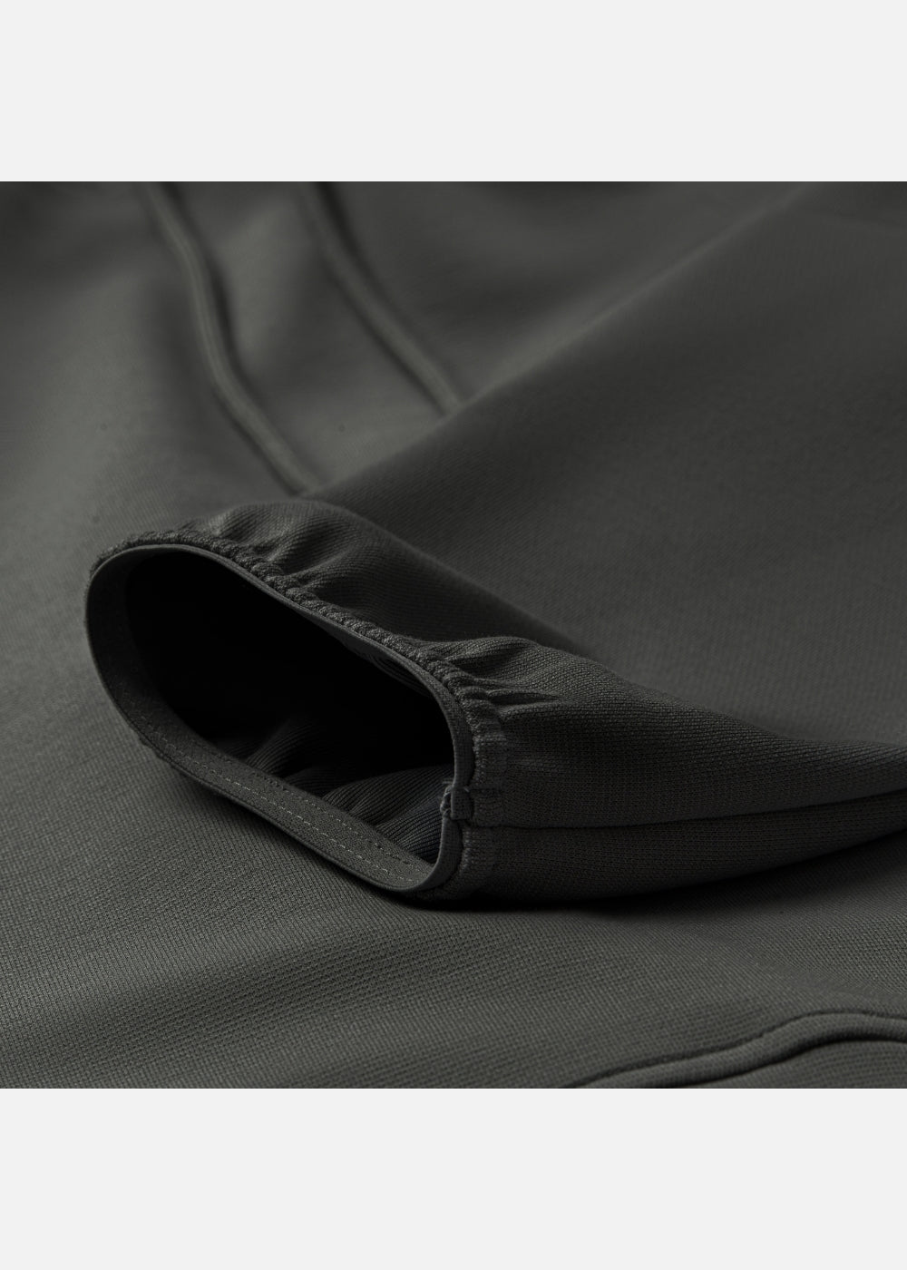 Áo Khoác Hoodie Mịn Mát Ít Nhăn The Minimalist 024 Xanh Rêu
