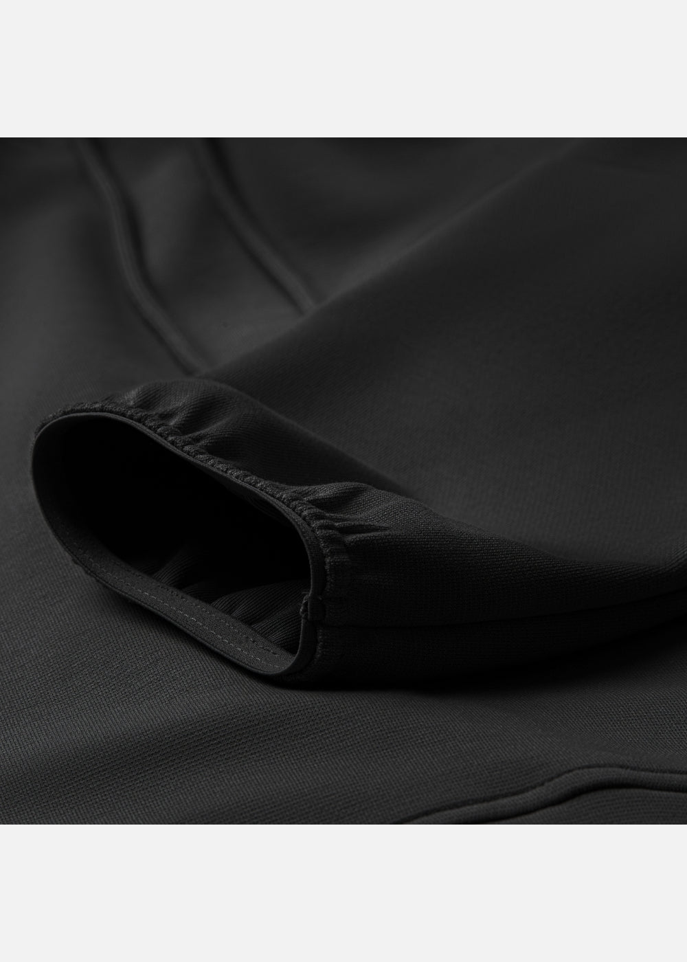 Áo Khoác Hoodie Mịn Mát Ít Nhăn The Minimalist 024 Đen