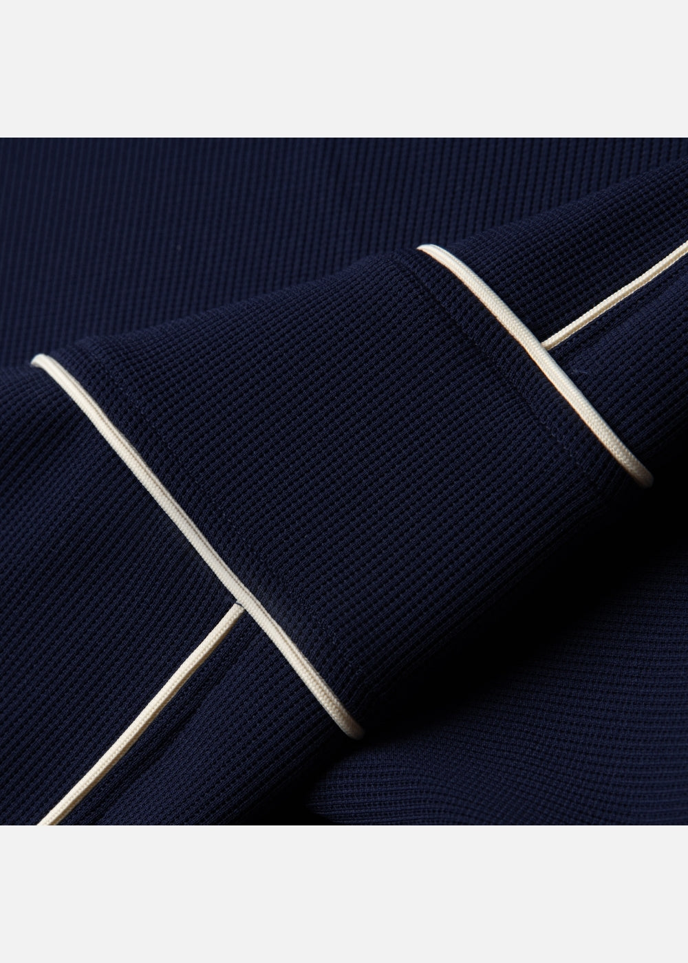 Áo Thun Tay Dài Cotna Thoáng Mát The Weekend 042 Xanh Dương Đậm