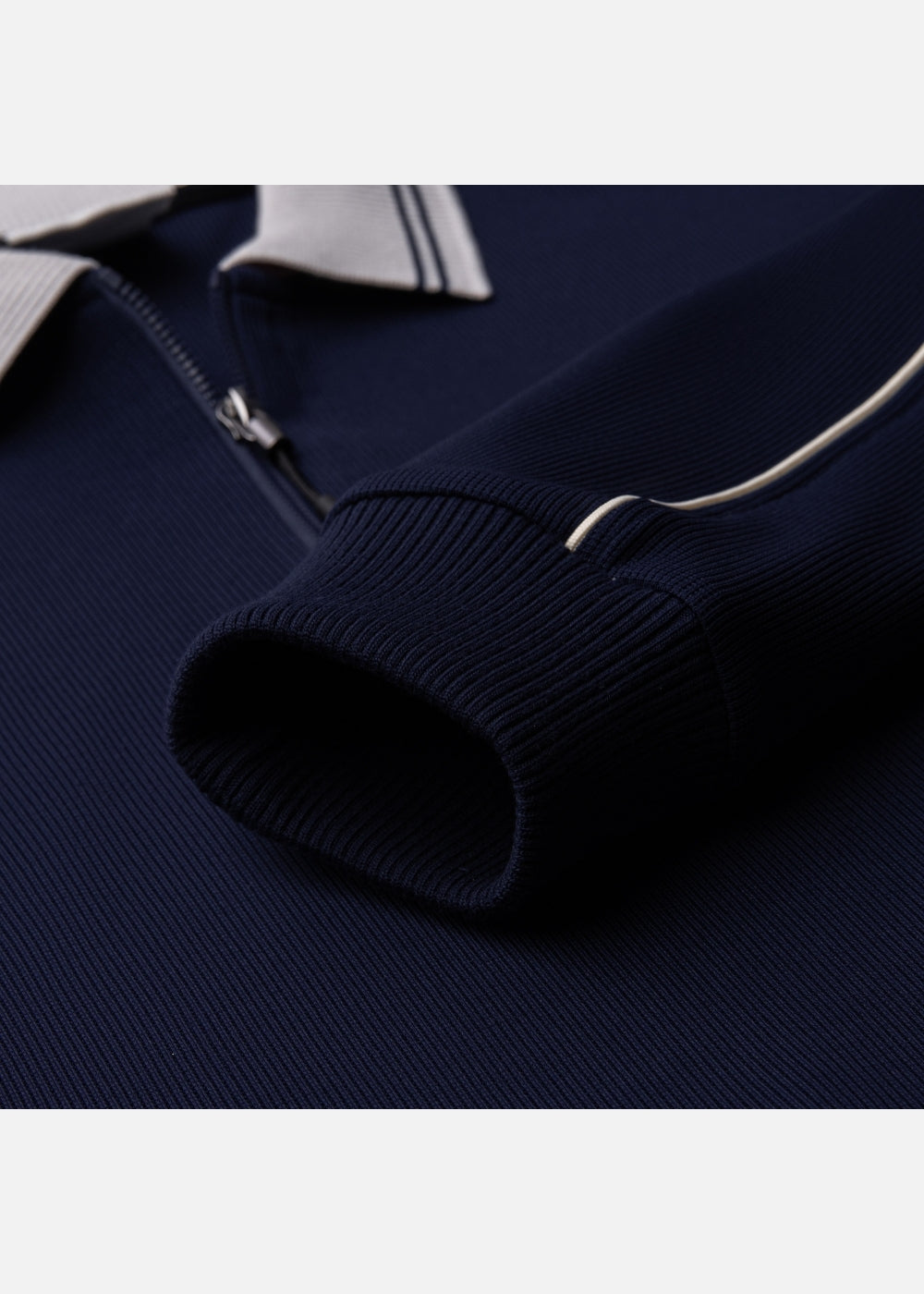 Áo Thun Tay Dài Cotna Thoáng Mát The Weekend 042 Xanh Dương Đậm