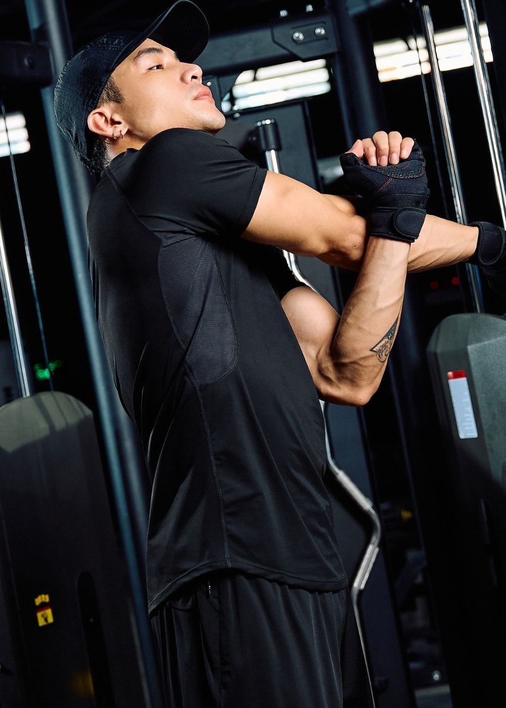 Áo Thun Cổ Tròn Tay Ngắn Áo Thun The Trainer 003 Đen