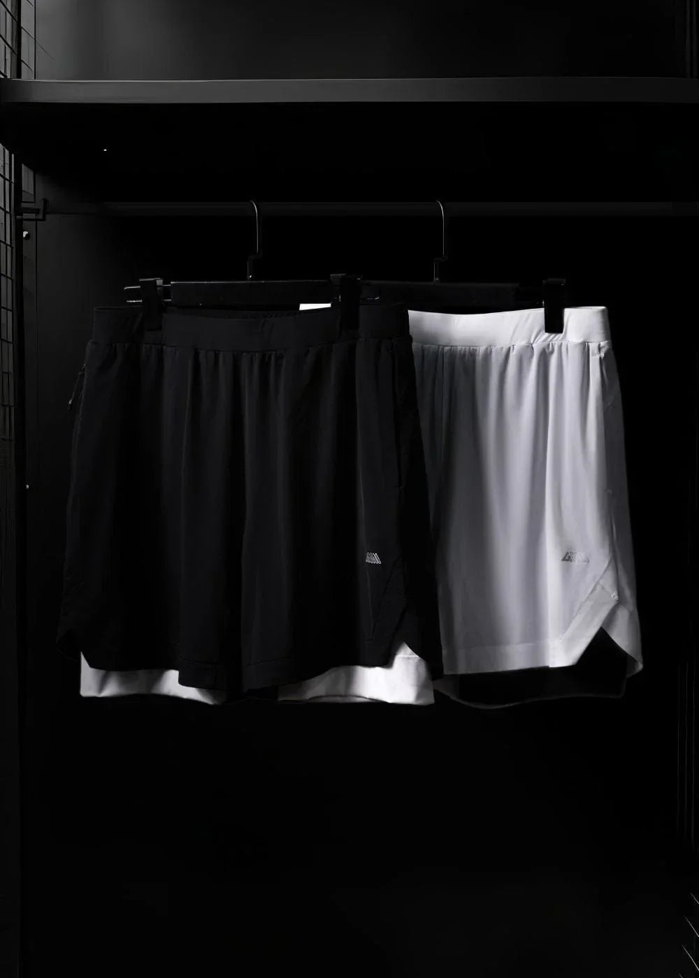 Quần Short Thể Thao Ultra Stretch 2 Lớp The Trainer 013 Trắng - YaMe.vn