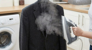 Ủi áo khoác blazer đúng cách: tránh bóng vải và hằn dấu