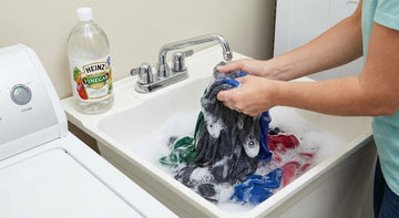 Xử lý quần áo dính nước xả quá nhiều: khử bọt và mùi hương nồng