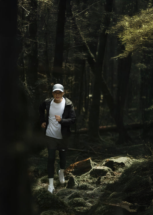 Áo gió 1 lớp vs. Áo gió 2 lớp lót lưới: Chọn loại nào để chạy bộ?