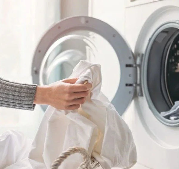 Có nên giặt chung áo trắng và áo màu không? (Dù biết nhưng vẫn hay quên).