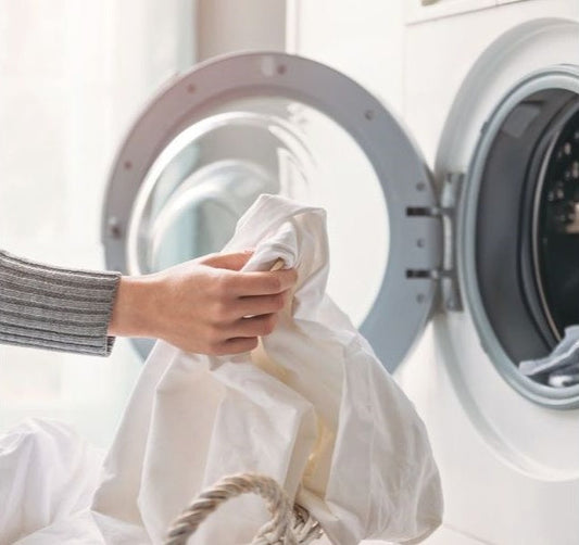 Có nên giặt chung áo trắng và áo màu không? (Dù biết nhưng vẫn hay quên).