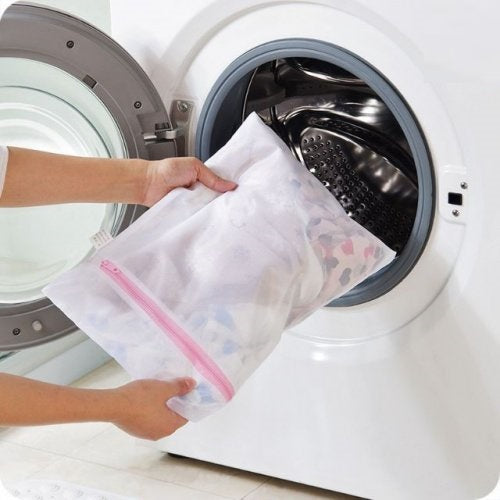 Giặt áo thun bằng máy giặt sao cho không bị dão cổ?