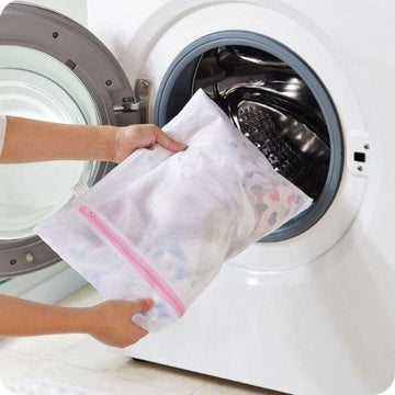 Giặt áo thun bằng máy giặt sao cho không bị dão cổ?