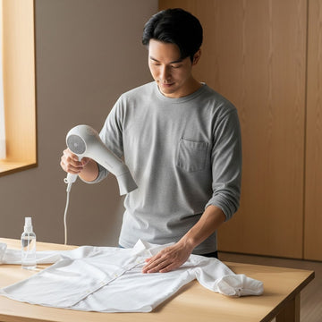 Mẹo làm phẳng quần áo không cần bàn ủi khi đi du lịch.