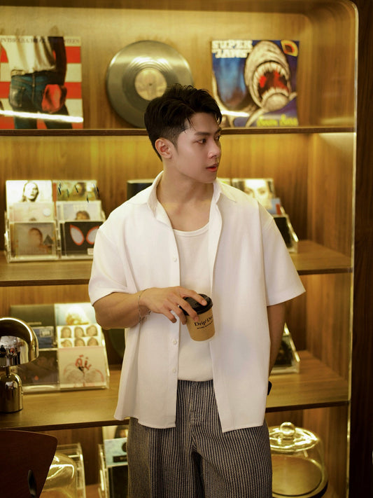 Nam giới có cần mặc áo lá (áo lót) bên trong sơ mi không?