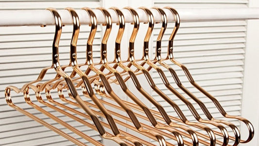 Nên dùng loại móc treo nào cho từng loại quần áo?