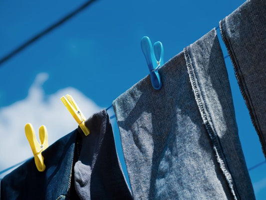 Nên phơi quần Jean mặt trái hay mặt phải để bền màu hơn?