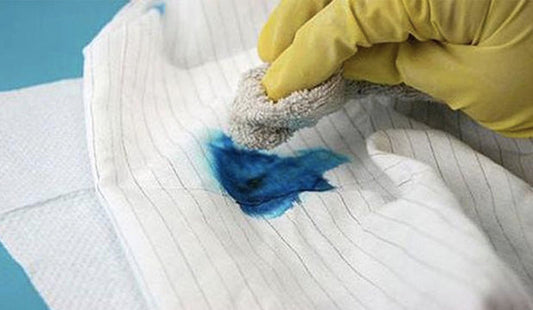 Quần áo bị dính màu từ đồ khác, cứu thế nào?