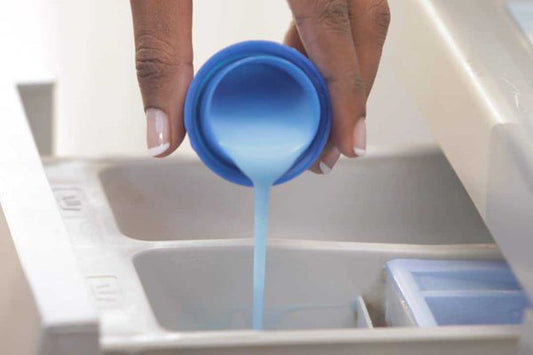 Sai lầm kinh điển khi dùng nước xả vải khiến đồ mau hư.