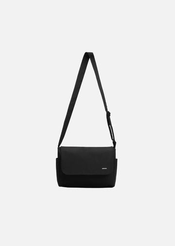 Túi Crossbody và Messenger: Đâu là chiếc túi "chân ái" cho sinh viên năng động?