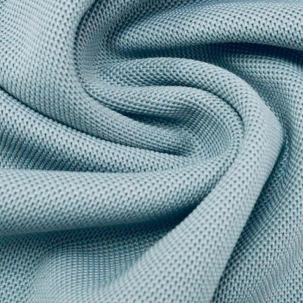 Ưu điểm của vải Poly: Bền màu, không nhăn, nhanh khô.