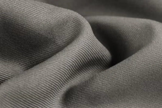 Vải Gabardine - Dệt chéo chặt, bền, chống thấm tốt (thường may Trench coat).