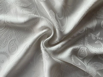 Vải Jacquard (Gấm) - Hoa văn dệt trực tiếp lên vải.