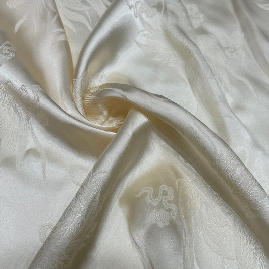 Vải Lụa tơ tằm tự nhiên: Đẳng cấp và sự đỏng đảnh khi bảo quản.