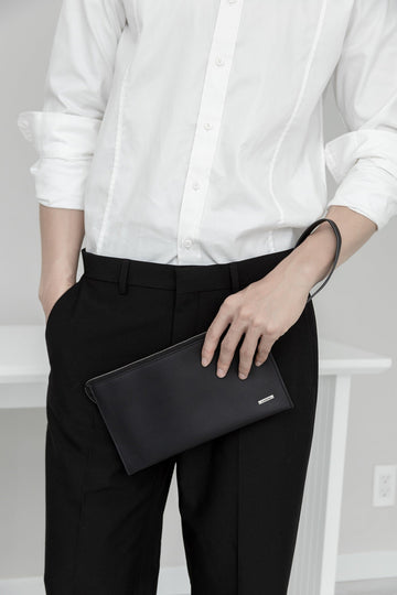 Ví cầm tay (Clutch) nam: Phụ kiện sang trọng hay chỉ là trào lưu nhất thời?