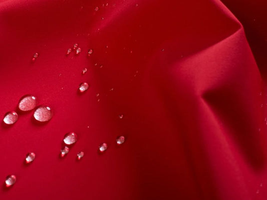 Vải Gore-Tex - Chống thấm nước nhưng vẫn thoáng khí.