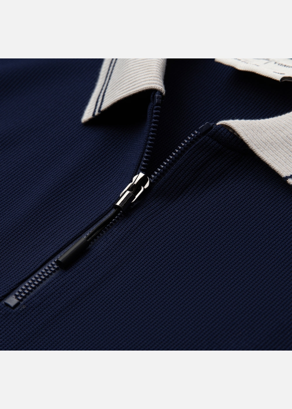 Áo Thun Tay Dài Cotna Thoáng Mát The Weekend 042 Xanh Dương Đậm