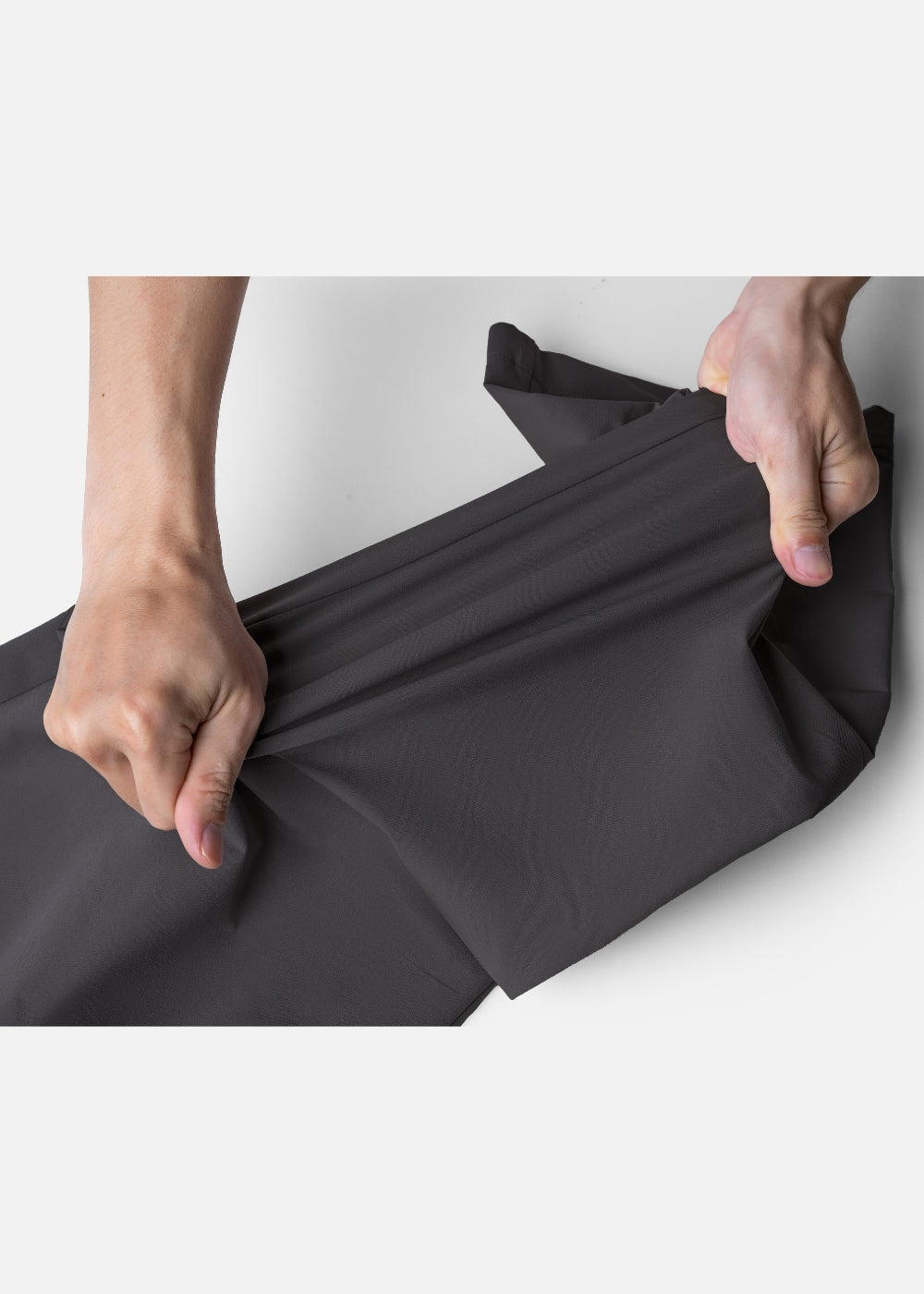 Quần Jogger Dù Co Giãn Mềm Mịn The Minimalist 003 Nâu Đậm