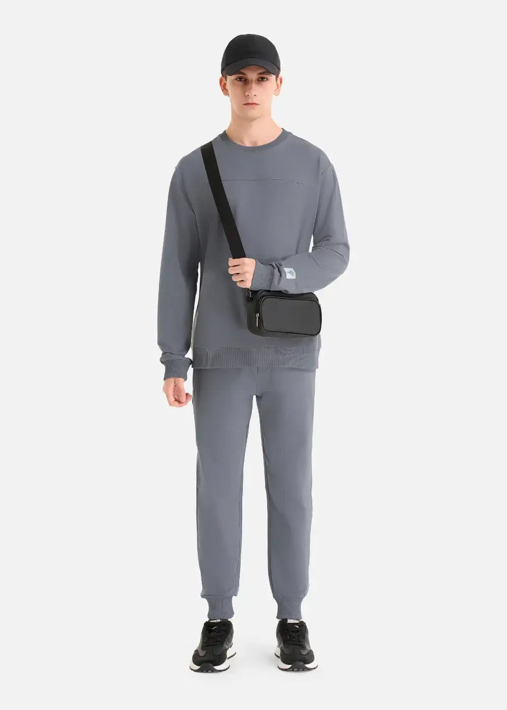 TheMinimalist021TheMinimalist019_6931f67b-b560-4fdd-838f-d57a9cf2e979 - YaMe.vn